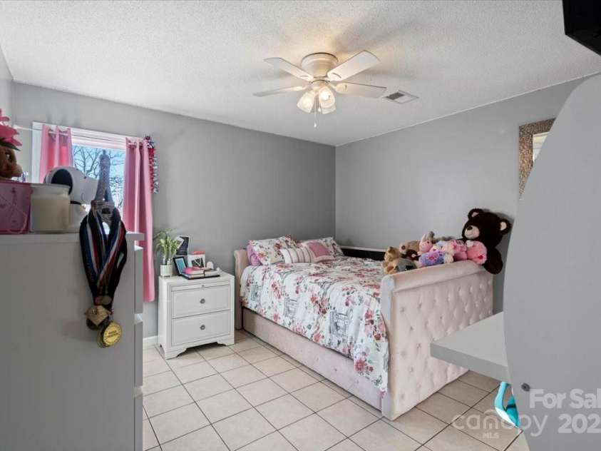 2745 River Meadows Court, Lincolnton, NC 28092.  MLS# CAR4223442, YatesRealty ID 5805. 