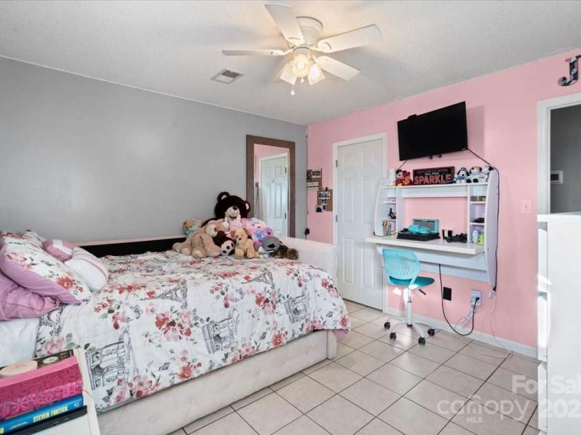 2745 River Meadows Court, Lincolnton, NC 28092.  MLS# CAR4223442, YatesRealty ID 5805. 