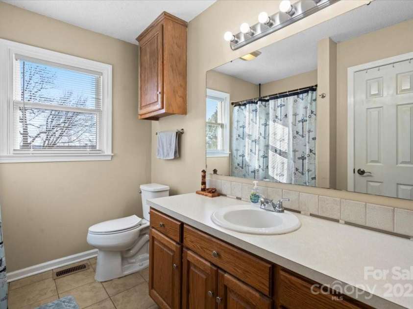 2745 River Meadows Court, Lincolnton, NC 28092.  MLS# CAR4223442, YatesRealty ID 5805. 