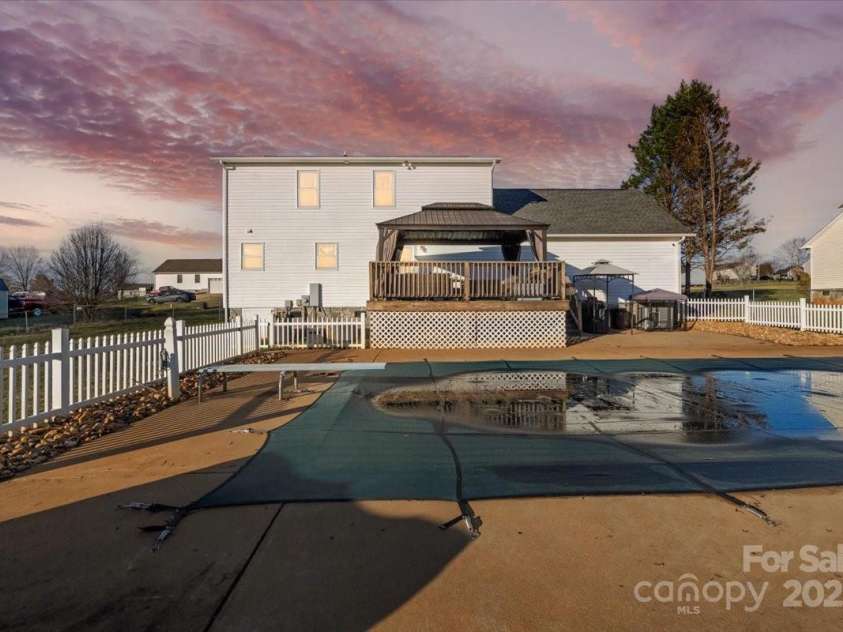 2745 River Meadows Court, Lincolnton, NC 28092.  MLS# CAR4223442, YatesRealty ID 5805. 