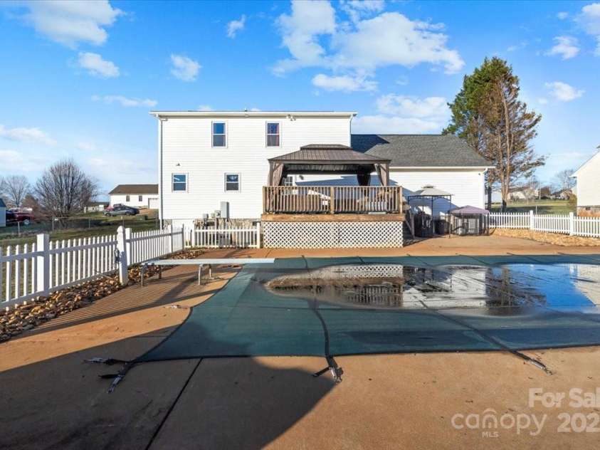 2745 River Meadows Court, Lincolnton, NC 28092.  MLS# CAR4223442, YatesRealty ID 5805. 