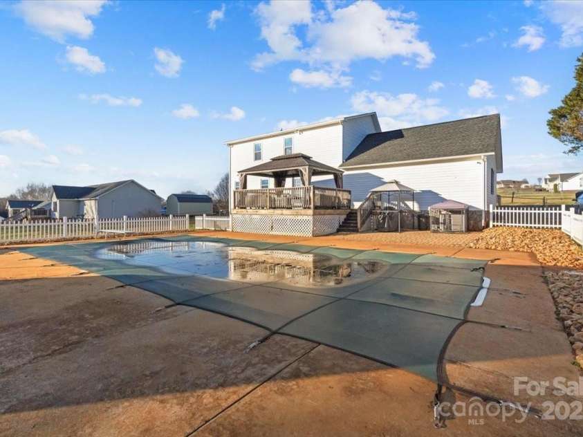 2745 River Meadows Court, Lincolnton, NC 28092.  MLS# CAR4223442, YatesRealty ID 5805. 