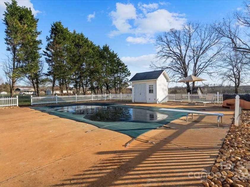 2745 River Meadows Court, Lincolnton, NC 28092.  MLS# CAR4223442, YatesRealty ID 5805. 