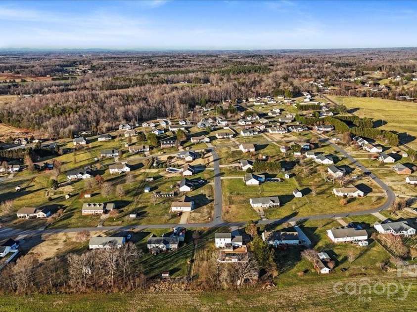 2745 River Meadows Court, Lincolnton, NC 28092.  MLS# CAR4223442, YatesRealty ID 5805. 