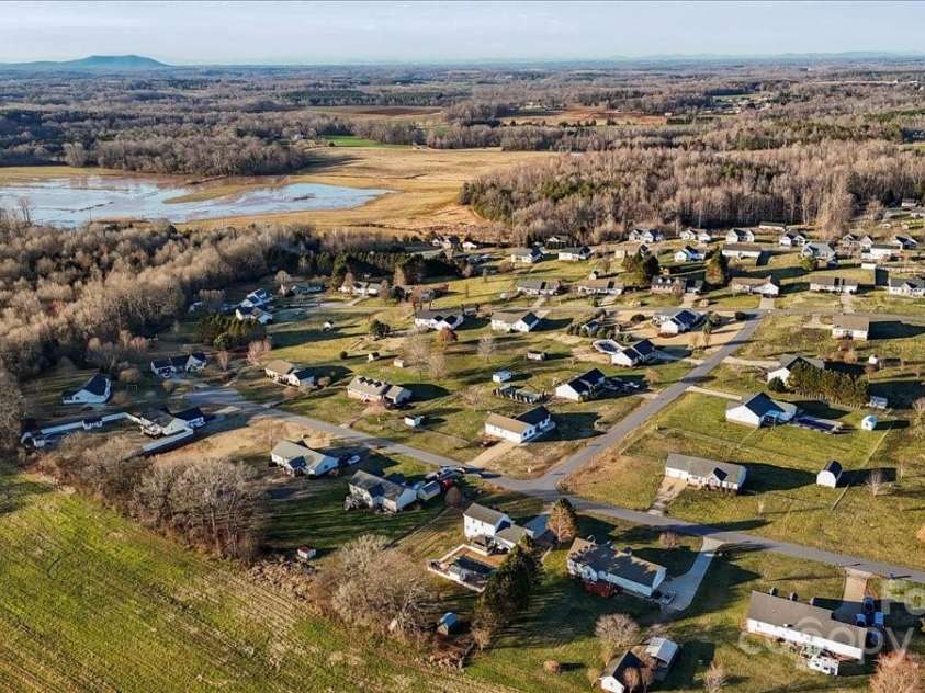 2745 River Meadows Court, Lincolnton, NC 28092.  MLS# CAR4223442, YatesRealty ID 5805. 