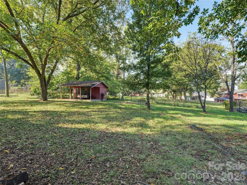 300 Raleigh Street, Concord, NC 28027.  MLS# CAR4433906, YatesRealty ID 58050. 