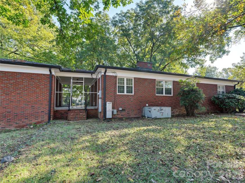 300 Raleigh Street, Concord, NC 28027.  MLS# CAR4433906, YatesRealty ID 58050. 