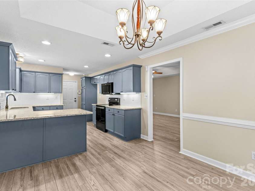 117 Abbotswood Place, Mooresville, NC 28117.  MLS# CAR4435686, YatesRealty ID 58051. 