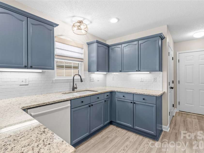 117 Abbotswood Place, Mooresville, NC 28117.  MLS# CAR4435686, YatesRealty ID 58051. 