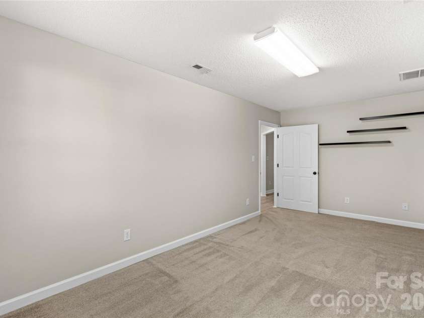 117 Abbotswood Place, Mooresville, NC 28117.  MLS# CAR4435686, YatesRealty ID 58051. 