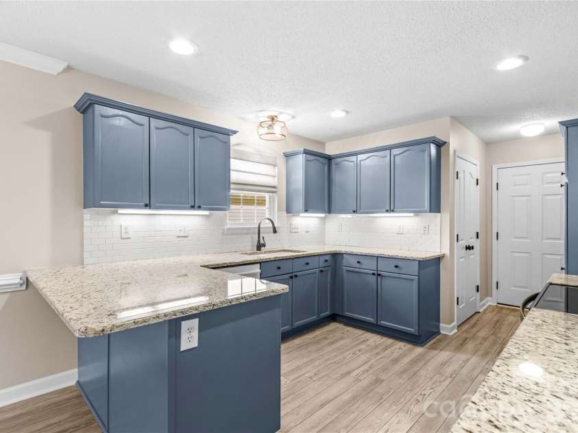 117 Abbotswood Place, Mooresville, NC 28117.  MLS# CAR4435686, YatesRealty ID 58051. Upgraded Granite and Tile Backsplash