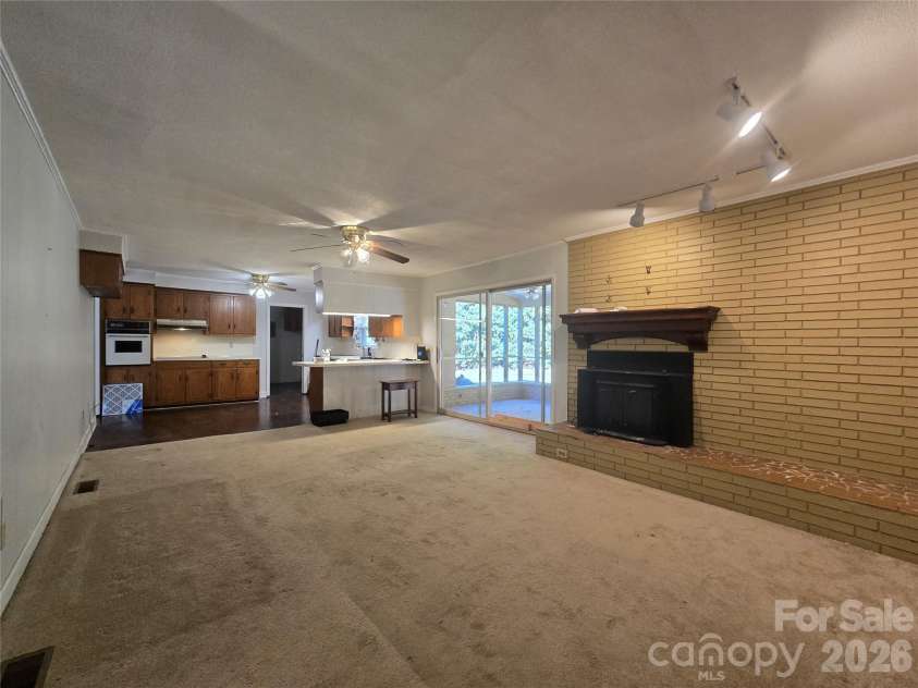 4449 Whispering Oaks Drive, Charlotte, NC 28213.  MLS# CAR4436983, YatesRealty ID 58056. Den