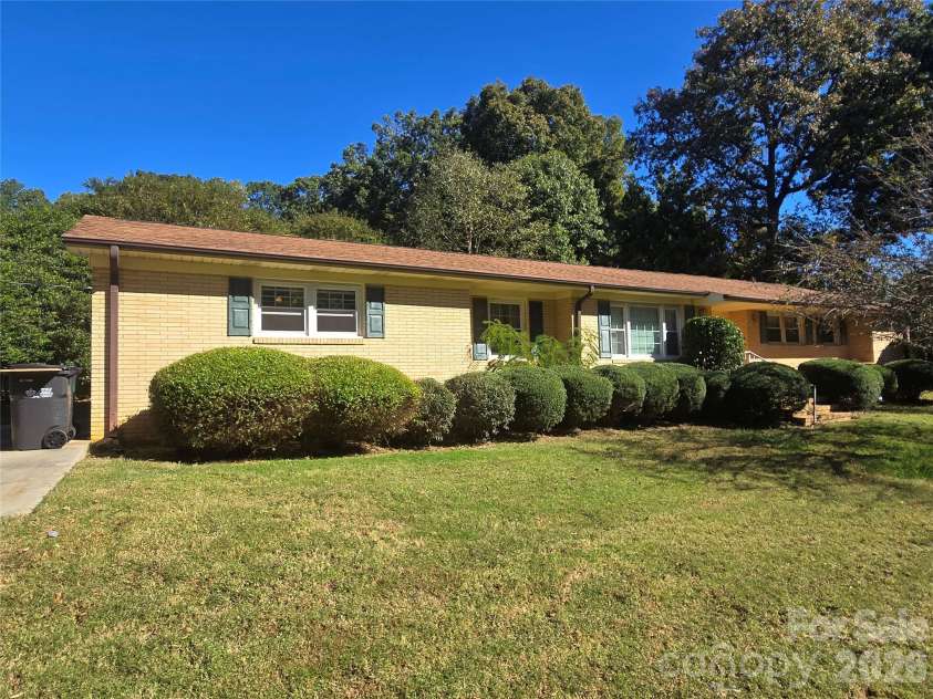 4449 Whispering Oaks Drive, Charlotte, NC 28213.  MLS# CAR4436983, YatesRealty ID 58056. Front View