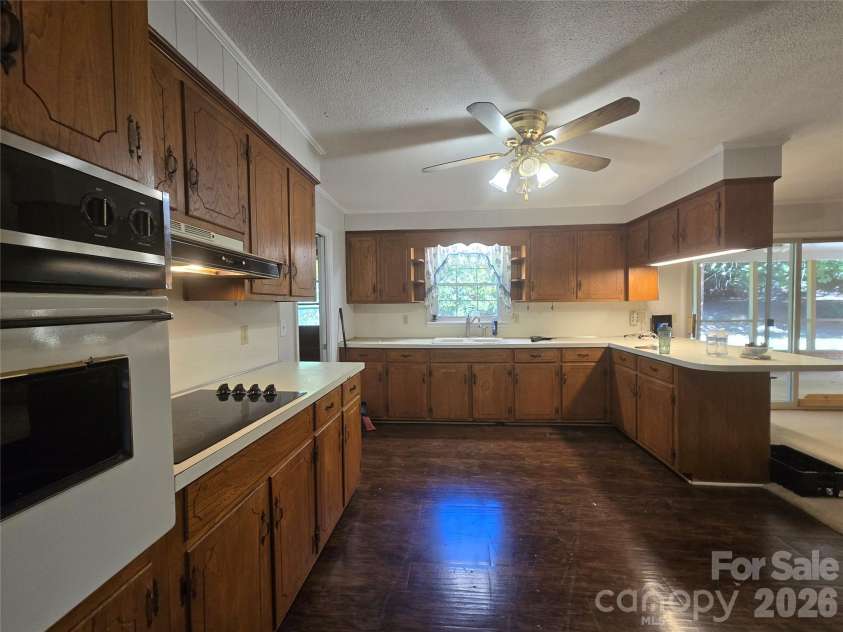 4449 Whispering Oaks Drive, Charlotte, NC 28213.  MLS# CAR4436983, YatesRealty ID 58056. Kitchen