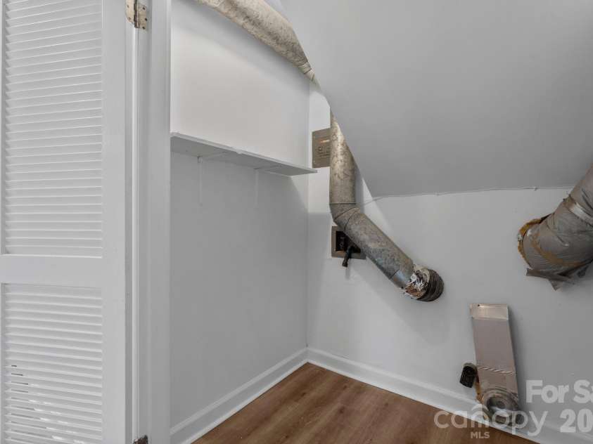 4315 Chandworth Road, Charlotte, NC 28210.  MLS# CAR4433793, YatesRealty ID 58062. 