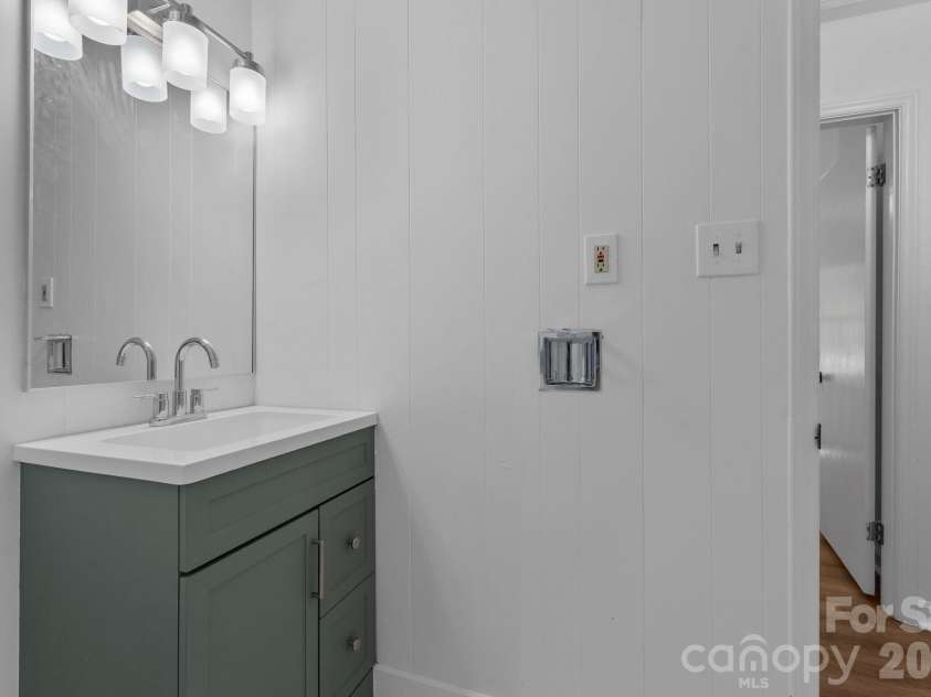 4315 Chandworth Road, Charlotte, NC 28210.  MLS# CAR4433793, YatesRealty ID 58062. 