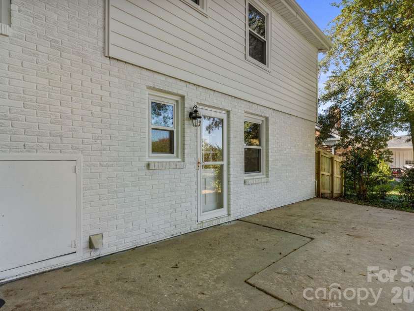 4315 Chandworth Road, Charlotte, NC 28210.  MLS# CAR4433793, YatesRealty ID 58062. 