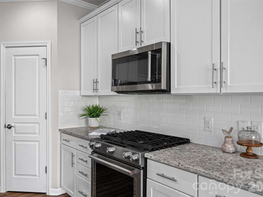 6607 Portland Rose Lane, Charlotte, NC 28210.  MLS# CAR4436431, YatesRealty ID 58063. 