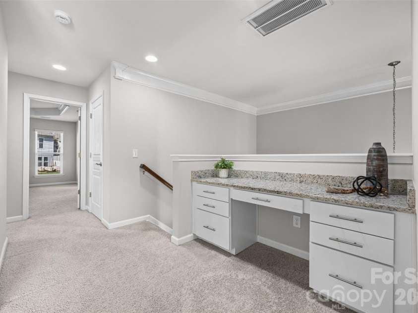 6607 Portland Rose Lane, Charlotte, NC 28210.  MLS# CAR4436431, YatesRealty ID 58063. 