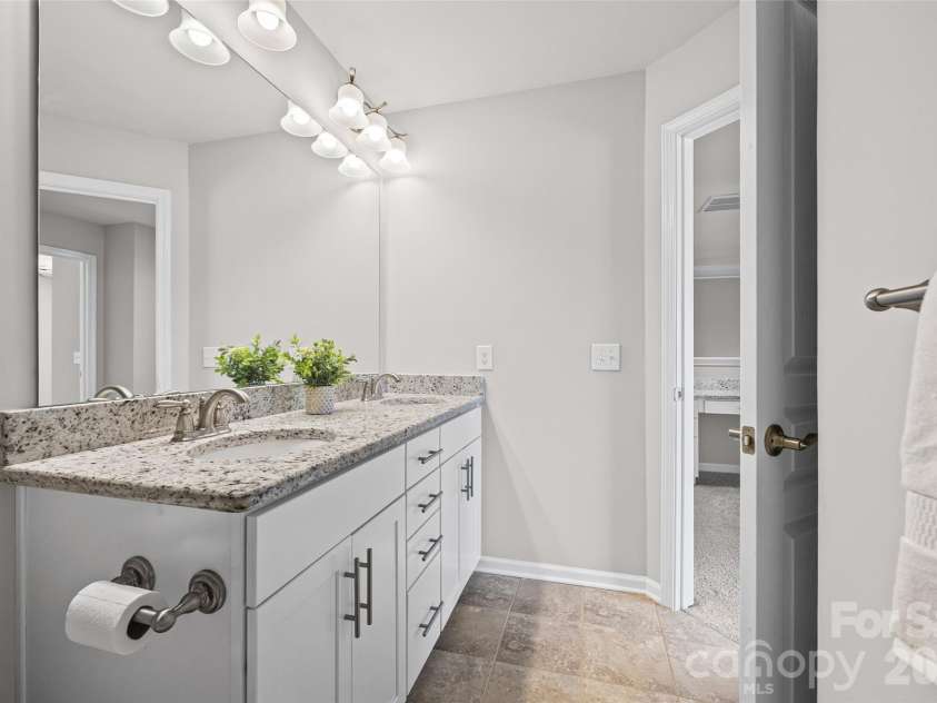 6607 Portland Rose Lane, Charlotte, NC 28210.  MLS# CAR4436431, YatesRealty ID 58063. 