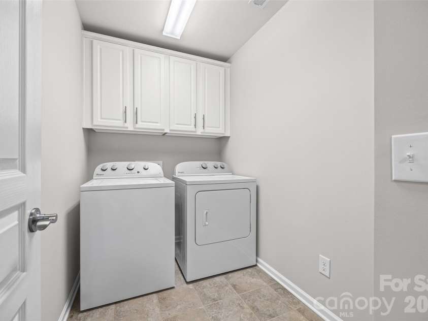 6607 Portland Rose Lane, Charlotte, NC 28210.  MLS# CAR4436431, YatesRealty ID 58063. 