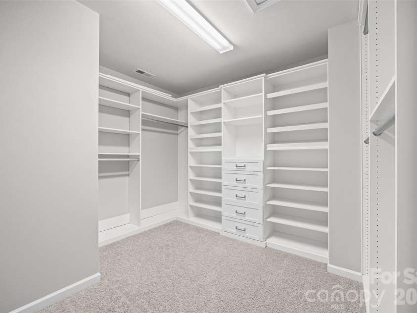 6607 Portland Rose Lane, Charlotte, NC 28210.  MLS# CAR4436431, YatesRealty ID 58063. 