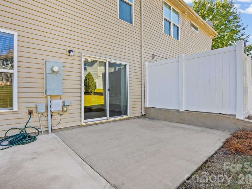 6607 Portland Rose Lane, Charlotte, NC 28210.  MLS# CAR4436431, YatesRealty ID 58063. 