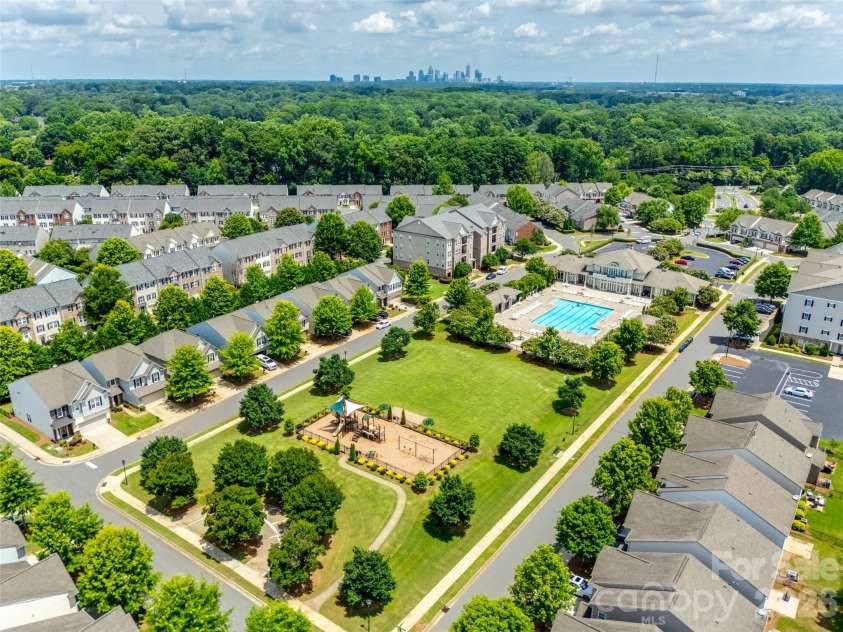 6607 Portland Rose Lane, Charlotte, NC 28210.  MLS# CAR4436431, YatesRealty ID 58063. 
