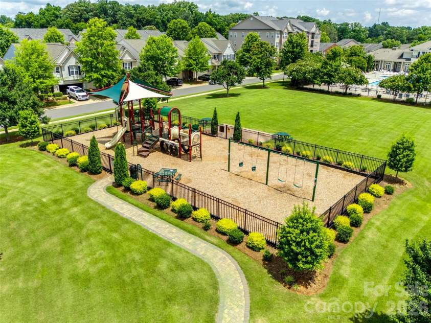 6607 Portland Rose Lane, Charlotte, NC 28210.  MLS# CAR4436431, YatesRealty ID 58063. Playground