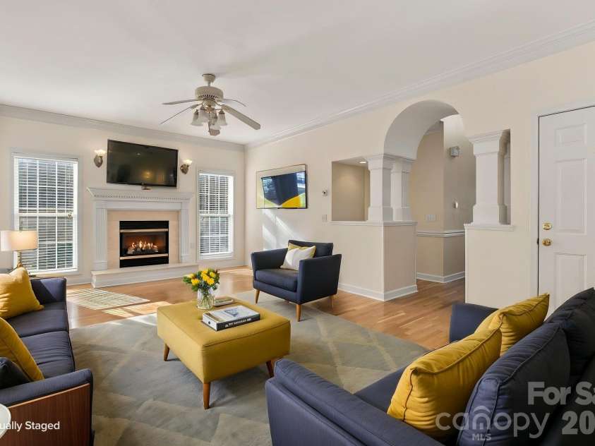 5045 Old River Drive, Hickory, NC 28602.  MLS# CAR4436894, YatesRealty ID 58066. 