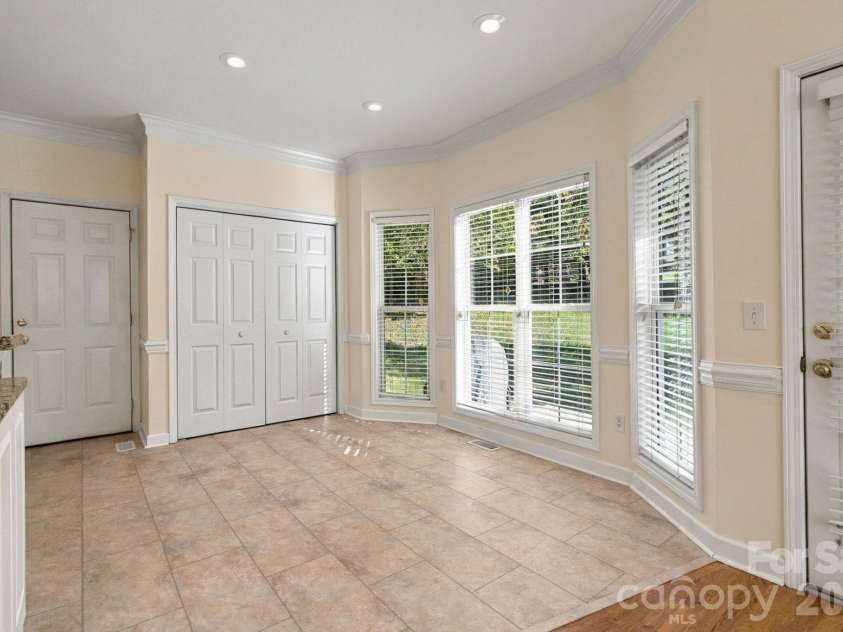 5045 Old River Drive, Hickory, NC 28602.  MLS# CAR4436894, YatesRealty ID 58066. 