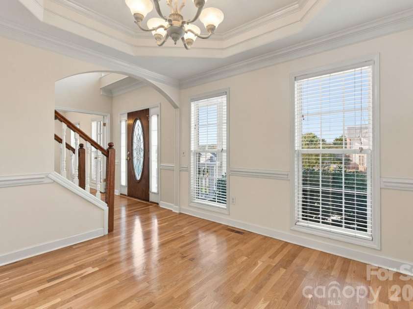 5045 Old River Drive, Hickory, NC 28602.  MLS# CAR4436894, YatesRealty ID 58066. 
