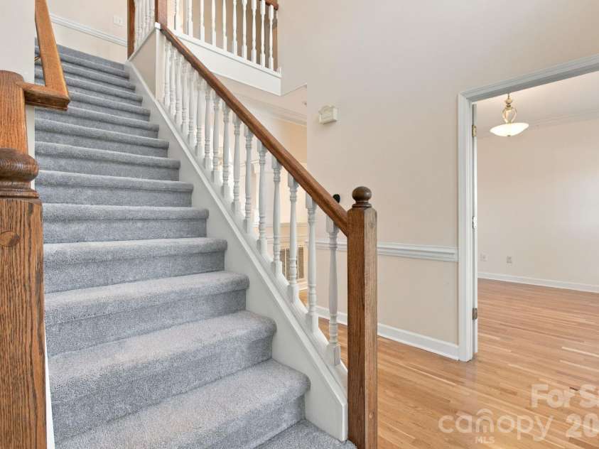 5045 Old River Drive, Hickory, NC 28602.  MLS# CAR4436894, YatesRealty ID 58066. 