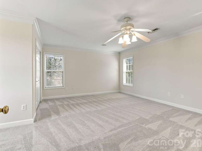 5045 Old River Drive, Hickory, NC 28602.  MLS# CAR4436894, YatesRealty ID 58066. 