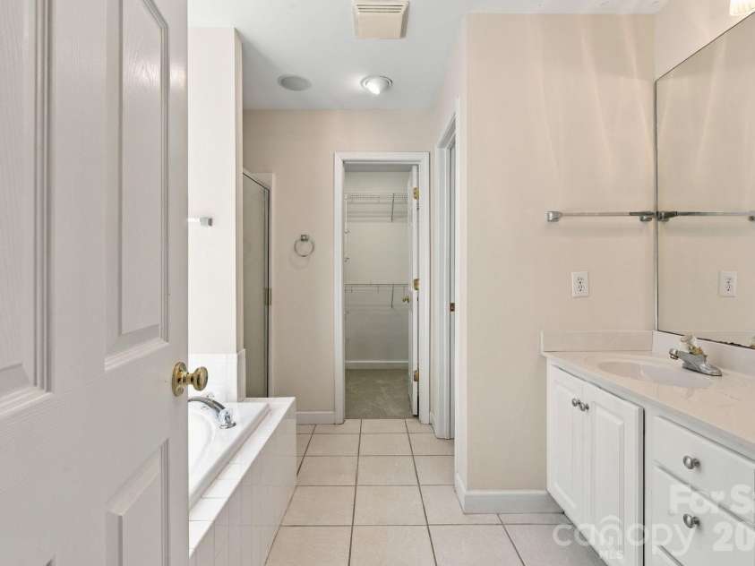 5045 Old River Drive, Hickory, NC 28602.  MLS# CAR4436894, YatesRealty ID 58066. 