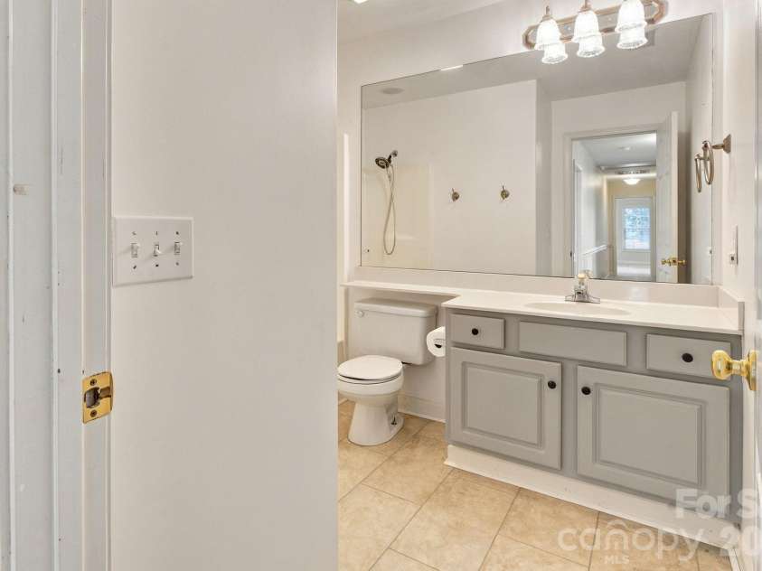 5045 Old River Drive, Hickory, NC 28602.  MLS# CAR4436894, YatesRealty ID 58066. 