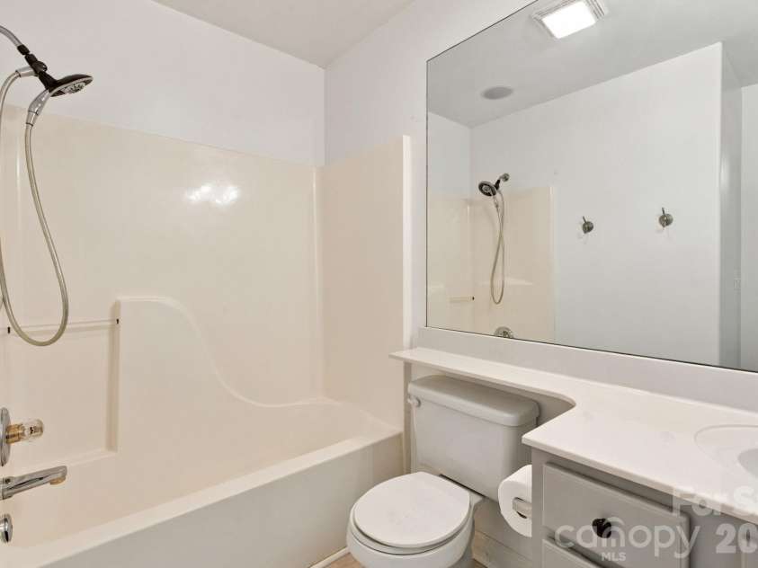 5045 Old River Drive, Hickory, NC 28602.  MLS# CAR4436894, YatesRealty ID 58066. 