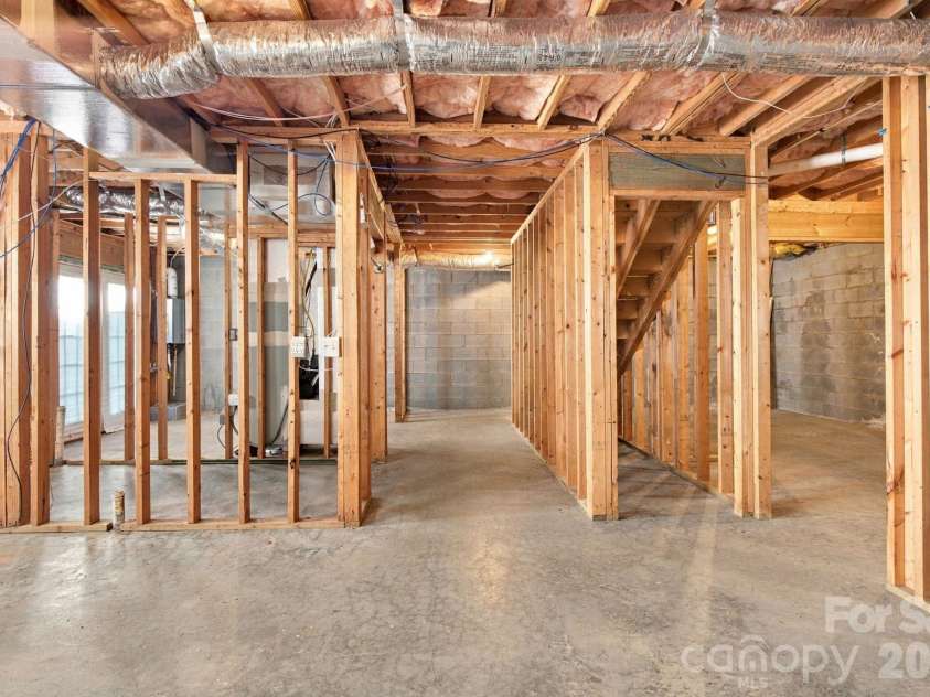 5045 Old River Drive, Hickory, NC 28602.  MLS# CAR4436894, YatesRealty ID 58066. 