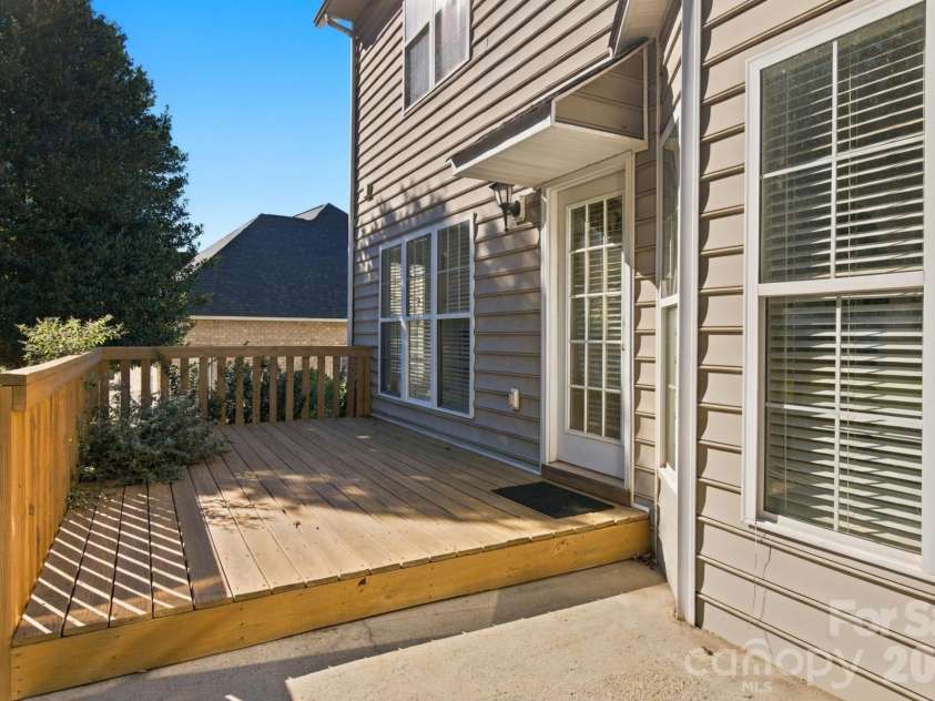 5045 Old River Drive, Hickory, NC 28602.  MLS# CAR4436894, YatesRealty ID 58066. 