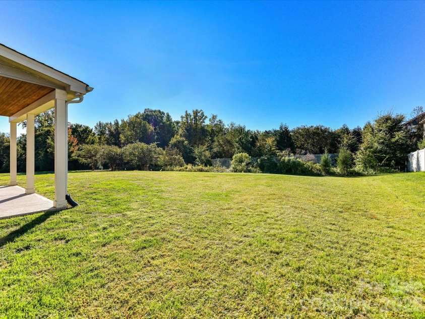 11606 Warfield Avenue, Huntersville, NC 28078.  MLS# CAR4437084, YatesRealty ID 58068. 