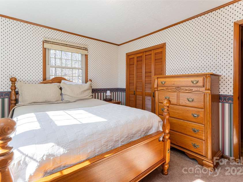 166 Huskins Road, Spruce Pine, NC 28777.  MLS# CAR4238257, YatesRealty ID 5807. Guest