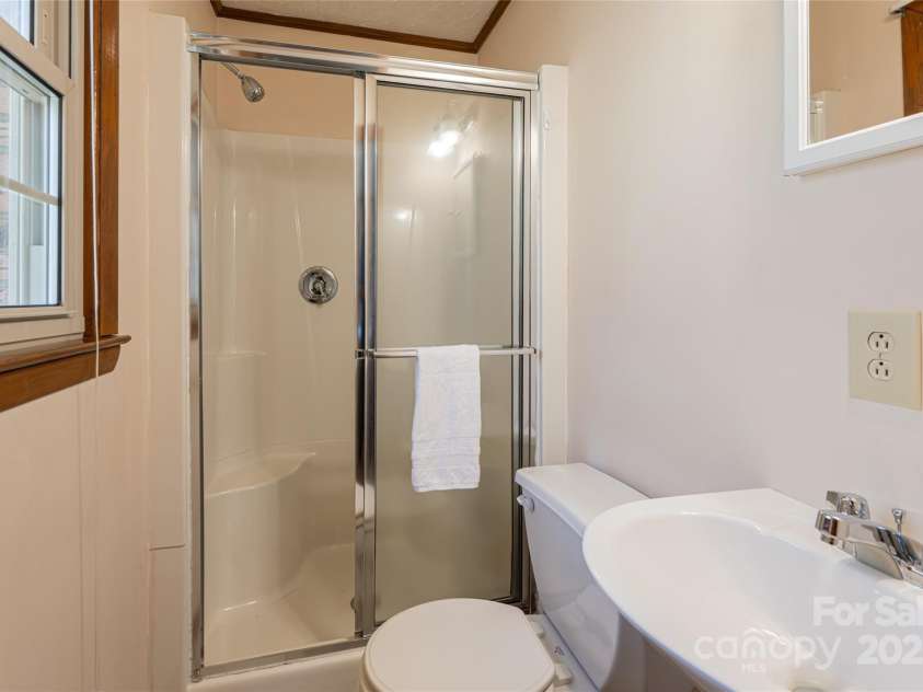 166 Huskins Road, Spruce Pine, NC 28777.  MLS# CAR4238257, YatesRealty ID 5807. Primary Bathroom