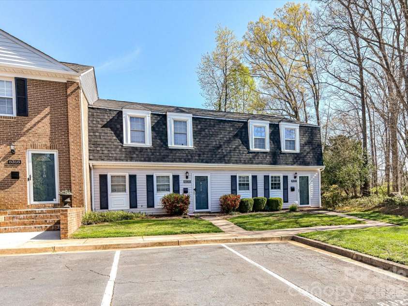 8322 Knights Bridge Road, Charlotte, NC 28210.  MLS# CAR4360992, YatesRealty ID 5807. 
