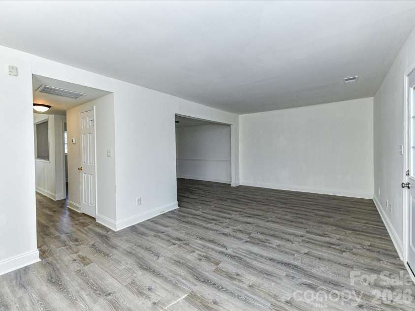 8322 Knights Bridge Road, Charlotte, NC 28210.  MLS# CAR4360992, YatesRealty ID 5807. 