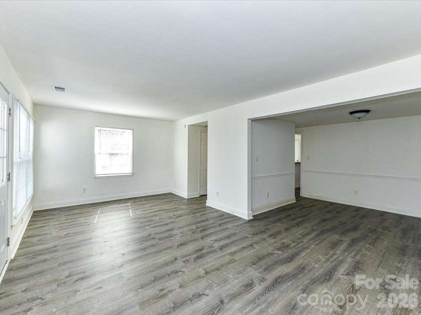 8322 Knights Bridge Road, Charlotte, NC 28210.  MLS# CAR4360992, YatesRealty ID 5807. 