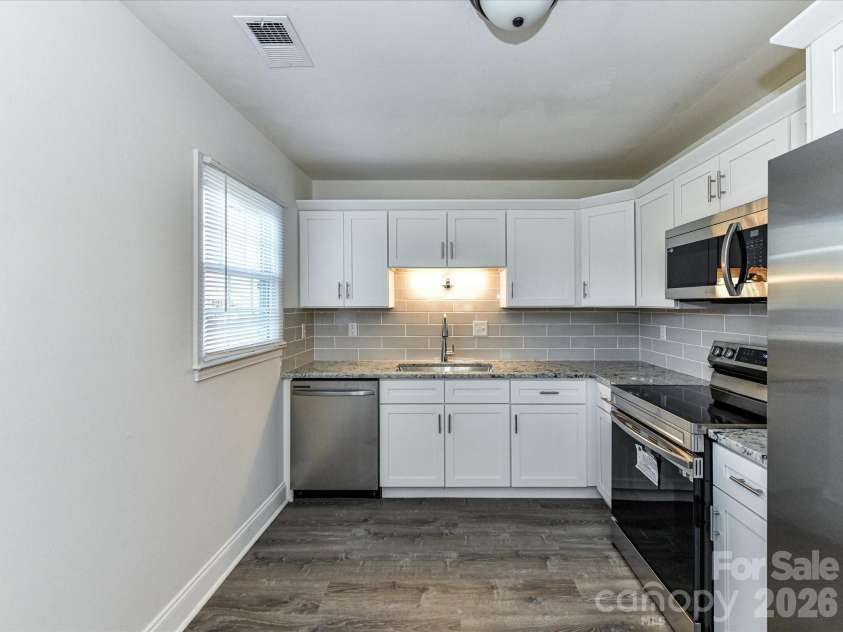 8322 Knights Bridge Road, Charlotte, NC 28210.  MLS# CAR4360992, YatesRealty ID 5807. 