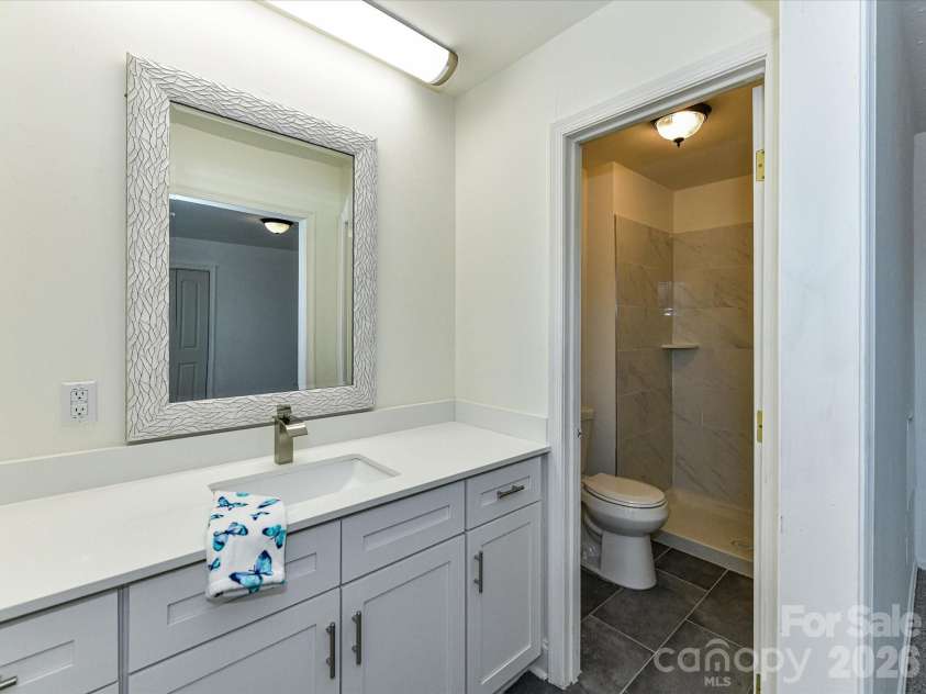 8322 Knights Bridge Road, Charlotte, NC 28210.  MLS# CAR4360992, YatesRealty ID 5807. 