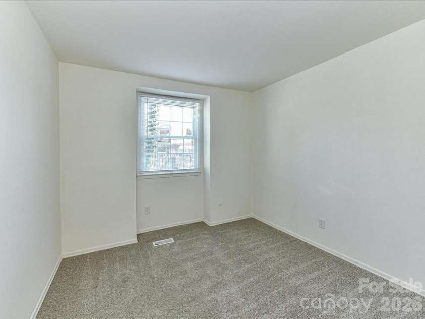 8322 Knights Bridge Road, Charlotte, NC 28210.  MLS# CAR4360992, YatesRealty ID 5807. 