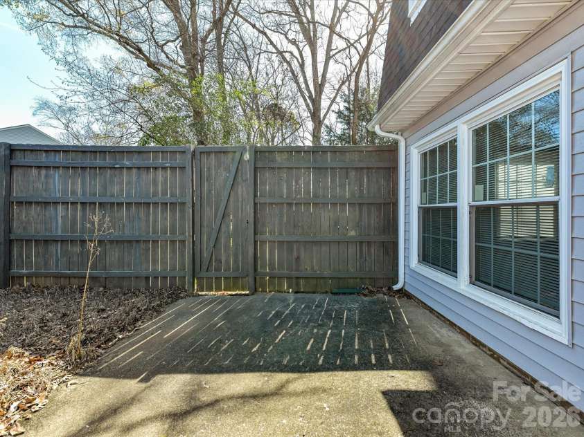 8322 Knights Bridge Road, Charlotte, NC 28210.  MLS# CAR4360992, YatesRealty ID 5807. 