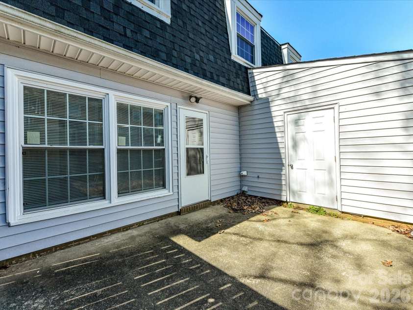 8322 Knights Bridge Road, Charlotte, NC 28210.  MLS# CAR4360992, YatesRealty ID 5807. 